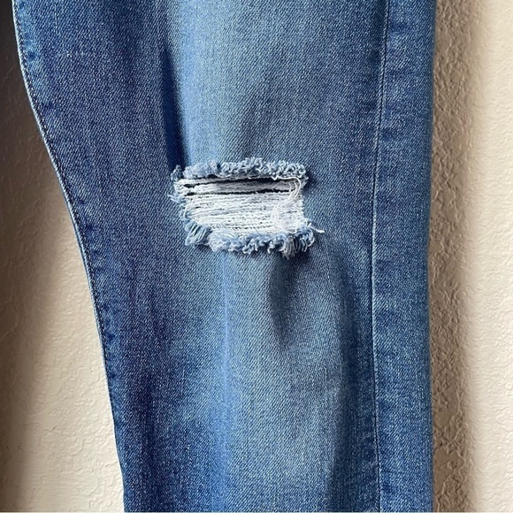 Levi's Wedgie Straight Distressed Button Fly Jeans - Picture 6 of 9